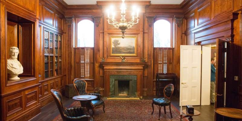 Interior room of the Illinois Governor's Mansion